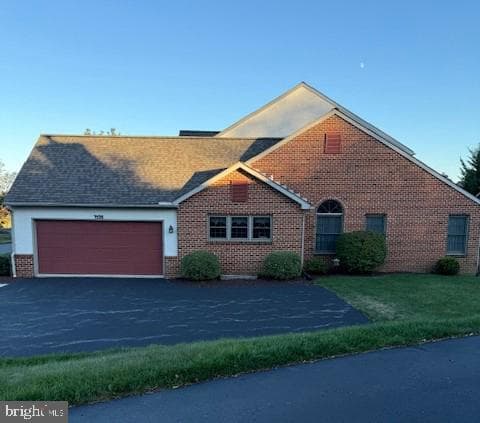242 Steeplechase Drive photo 3