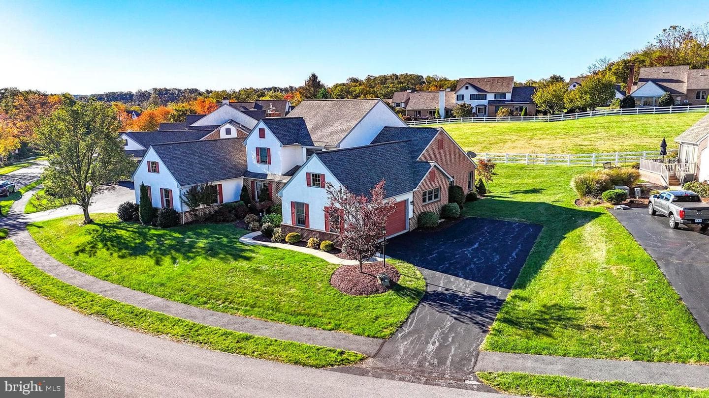 242 Steeplechase Drive photo 8