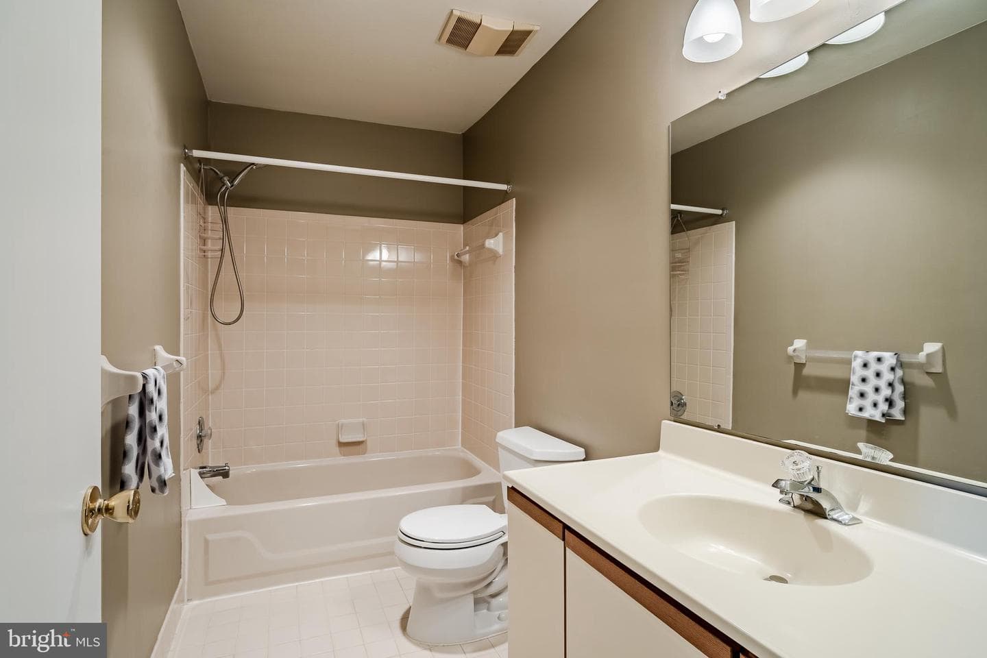 801 Winchester Court #801 photo 43