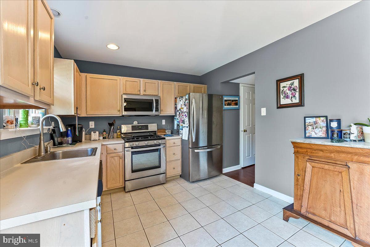741 Shropshire Drive photo 11