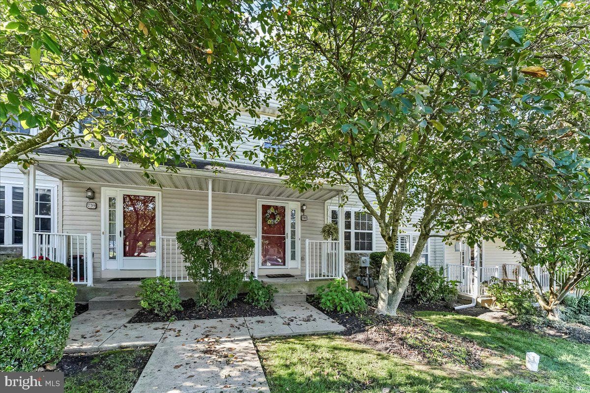 741 Shropshire Drive photo 2