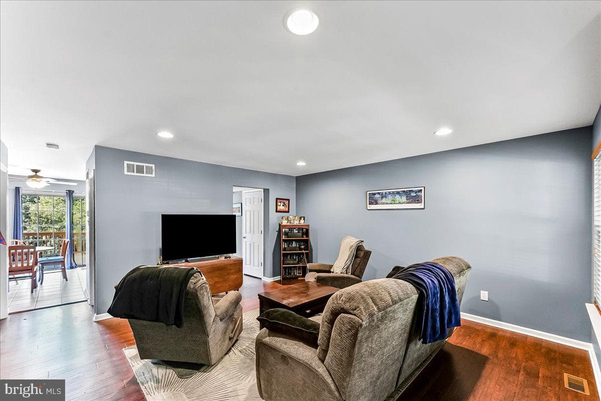 741 Shropshire Drive photo 4