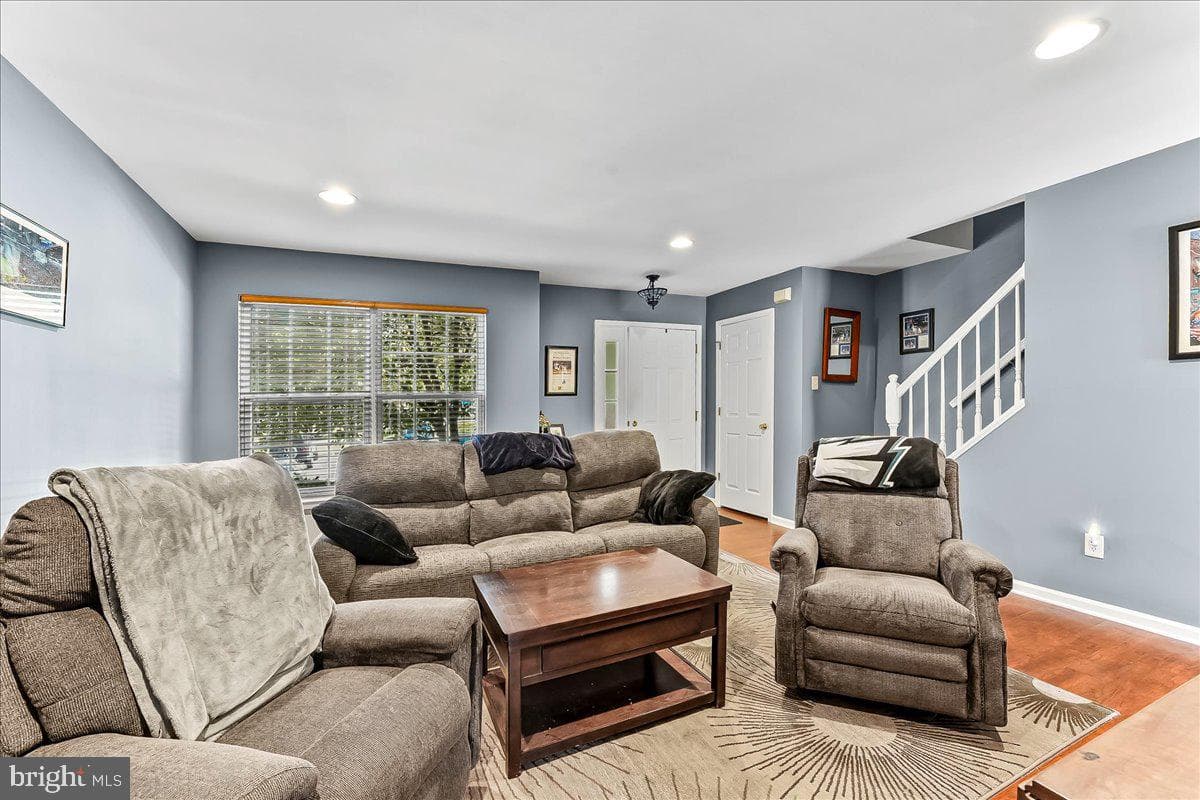 741 Shropshire Drive photo 6