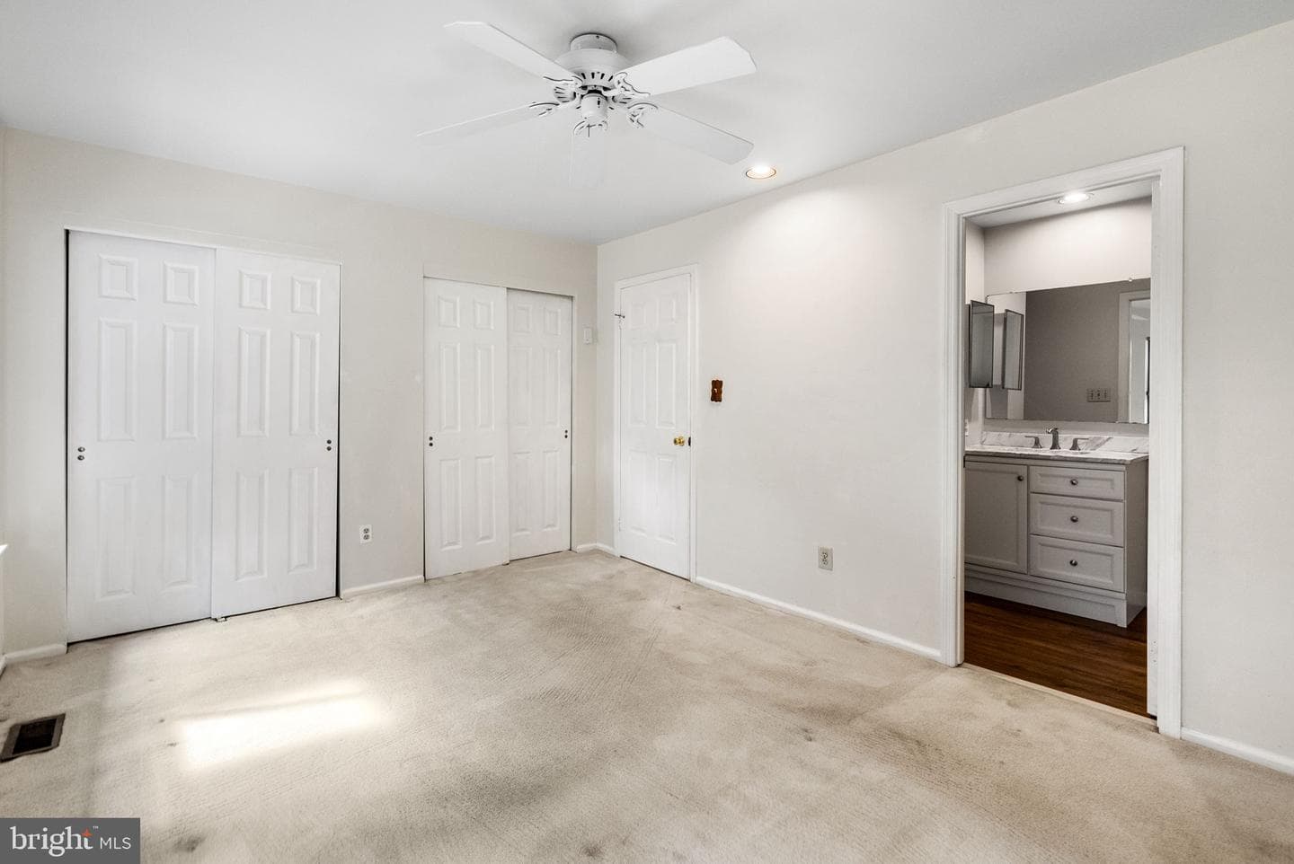 45 Landmark Drive photo 20
