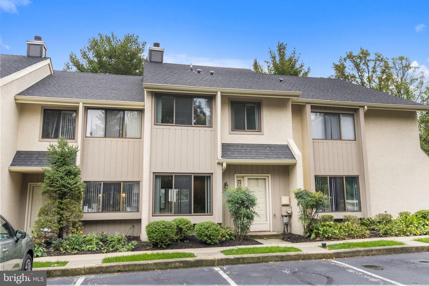 45 Landmark Drive photo 3