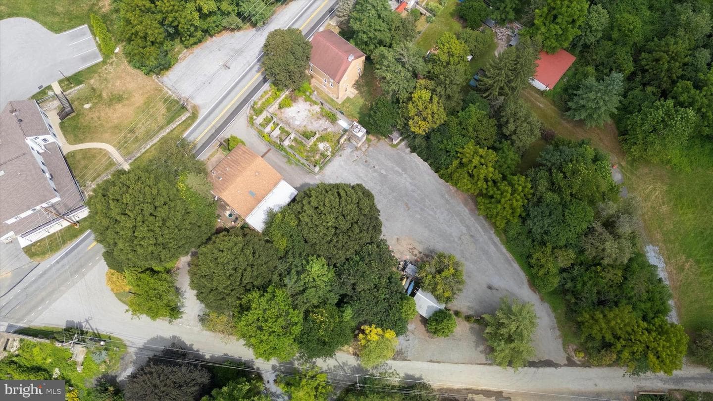 2090 Strasburg Road photo 8