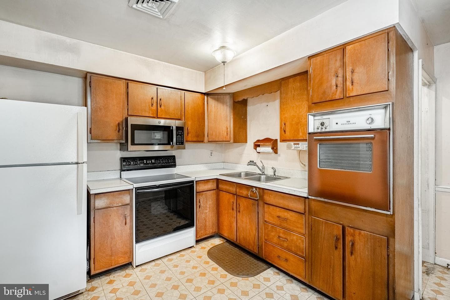 1702 W Street Road photo 4