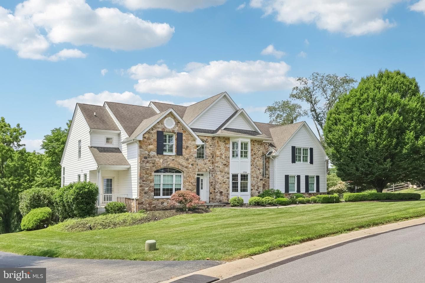 1729 Towne Drive photo 3