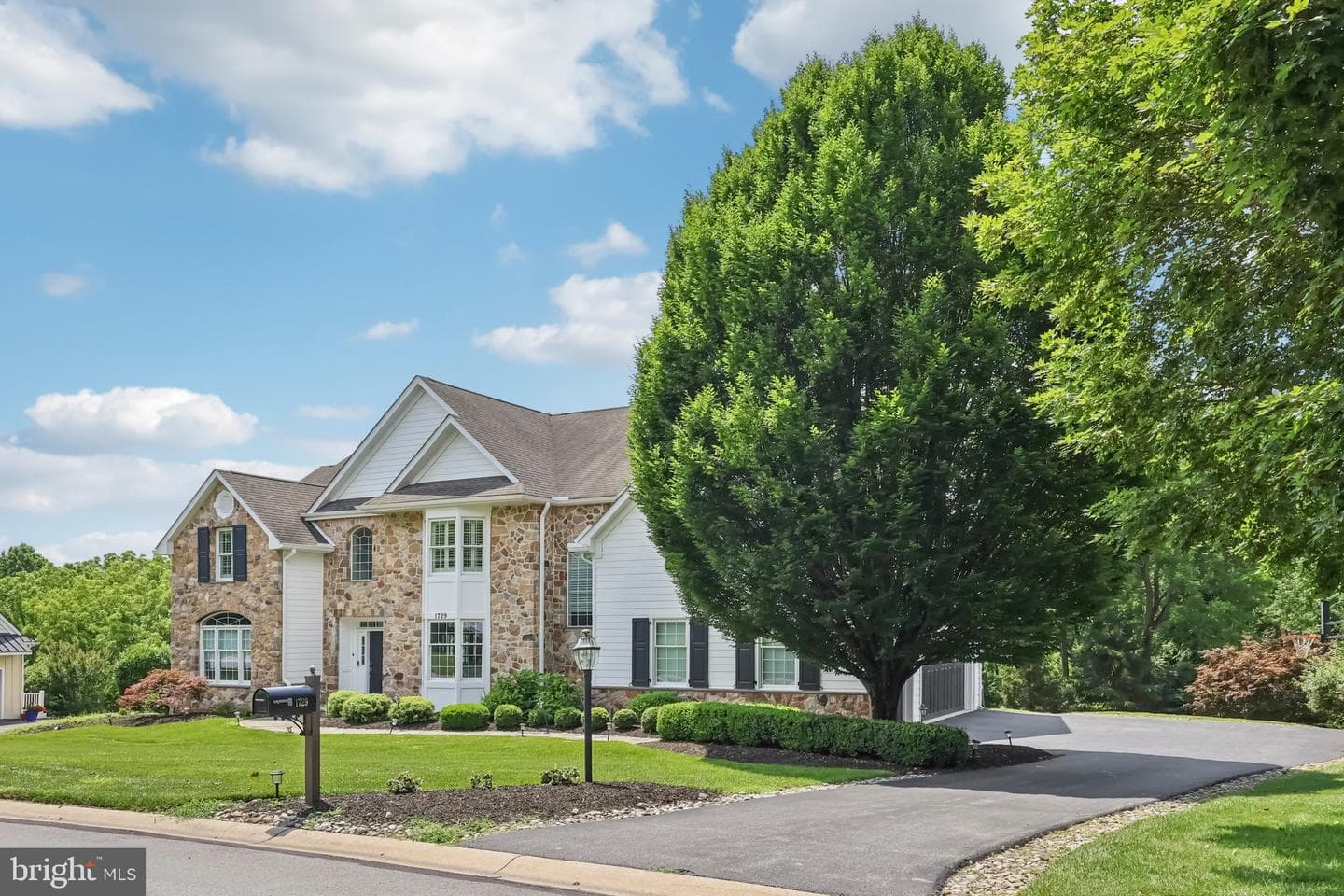 1729 Towne Drive photo 4
