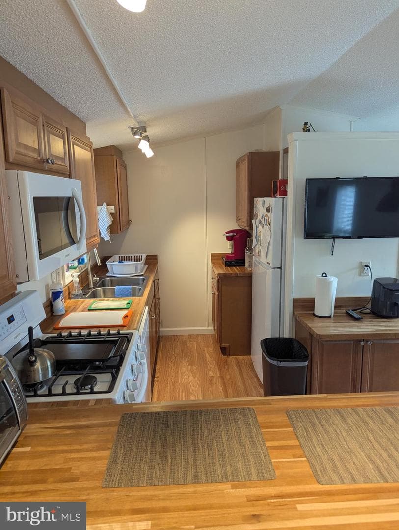 38 Rosewood Lane photo 9