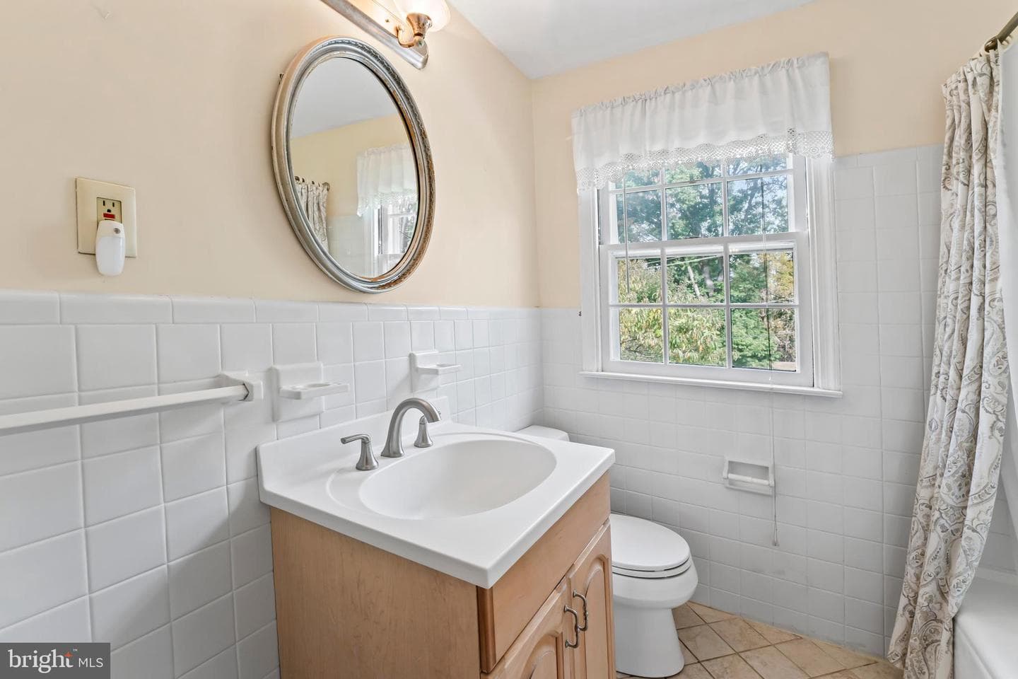 387 Devonshire Road photo 29