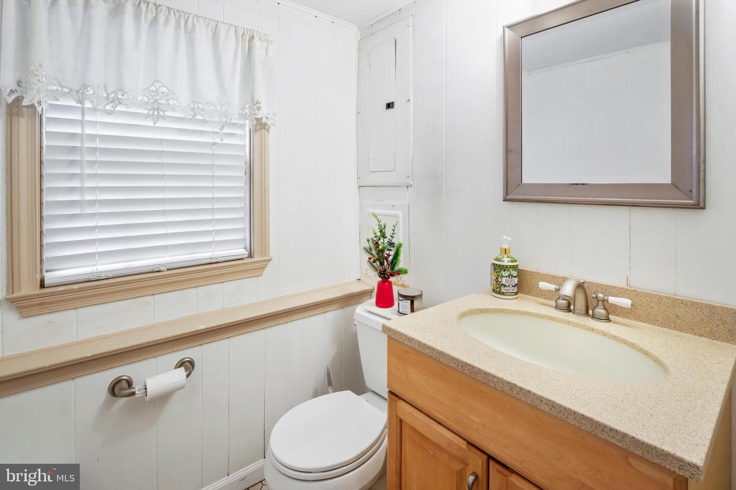 387 Devonshire Road photo 34