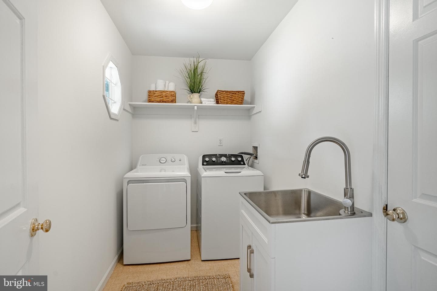 6 Wingstone Lane photo 18