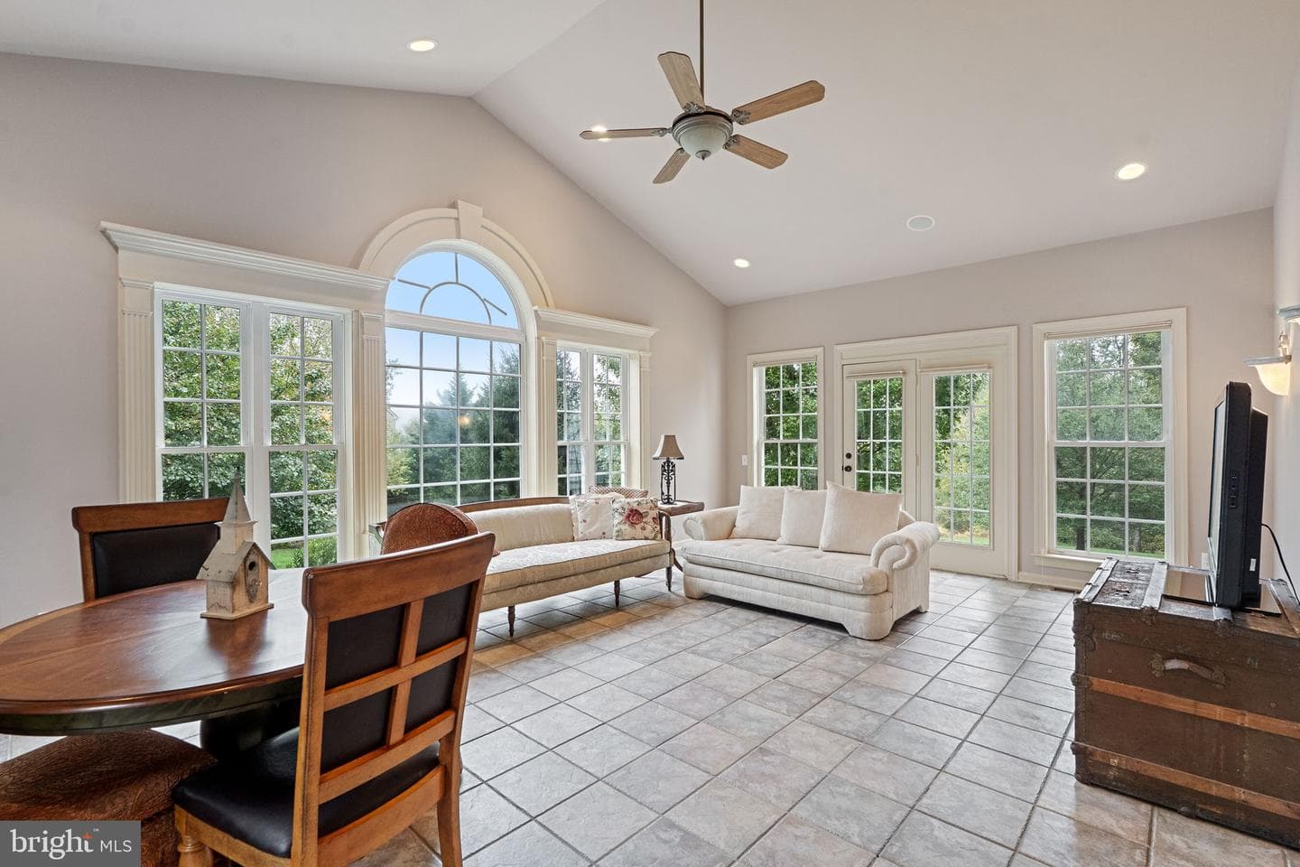 200 Armitage Court photo 18