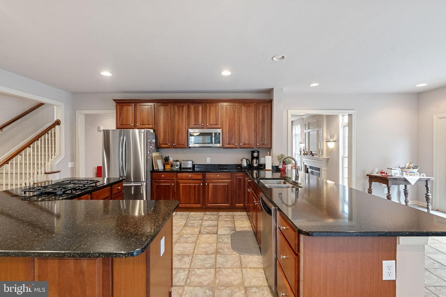 200 Armitage Court photo 32