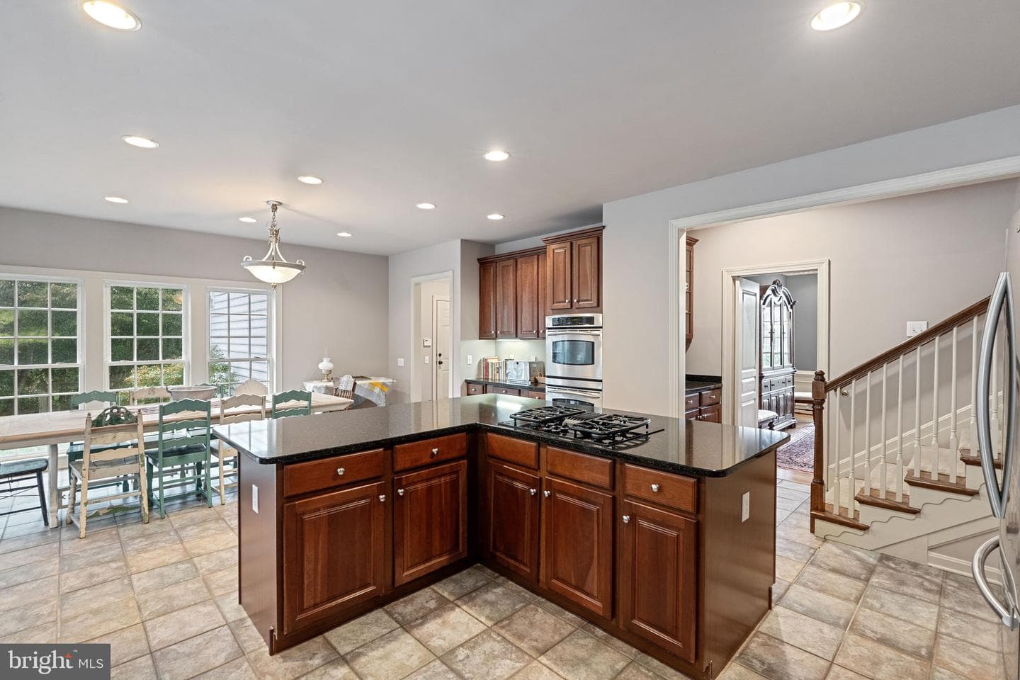 200 Armitage Court photo 33