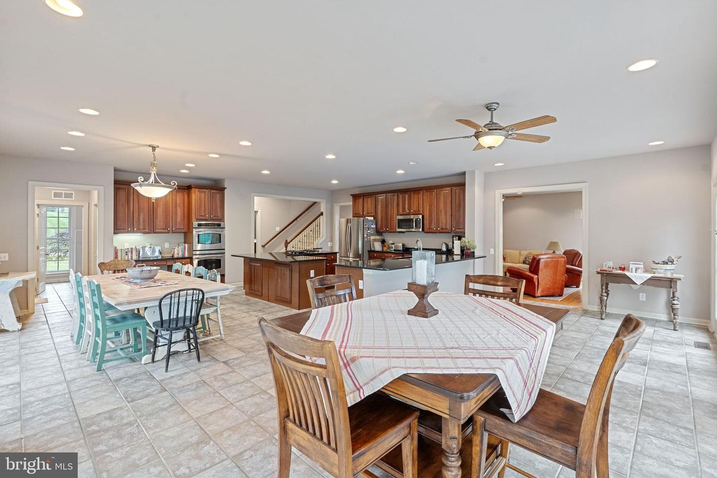 200 Armitage Court photo 37