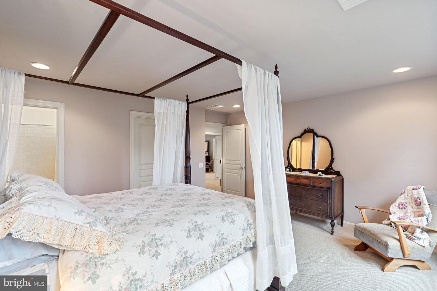 200 Armitage Court photo 67