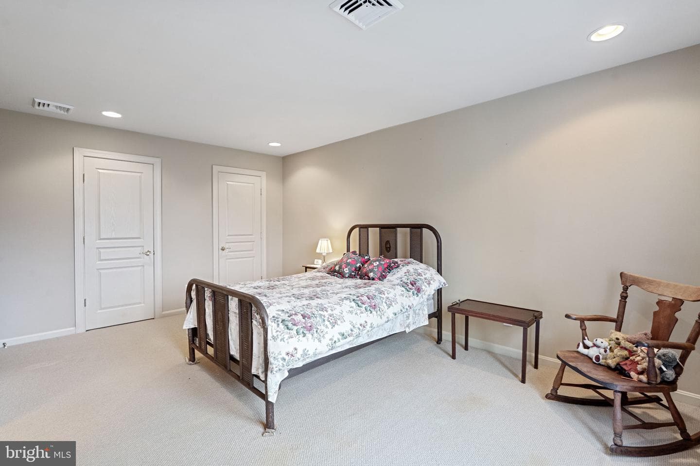 200 Armitage Court photo 72