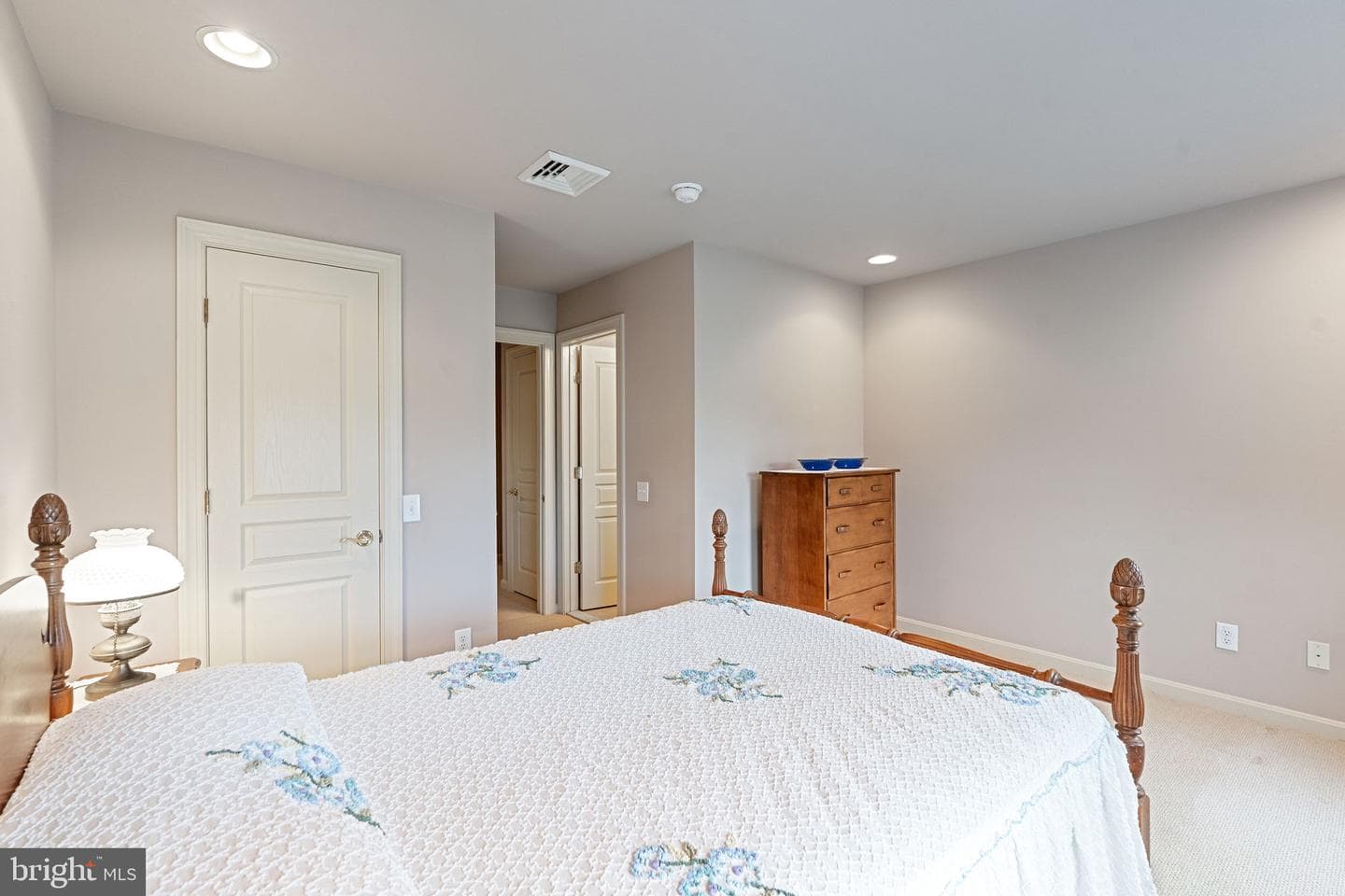 200 Armitage Court photo 76
