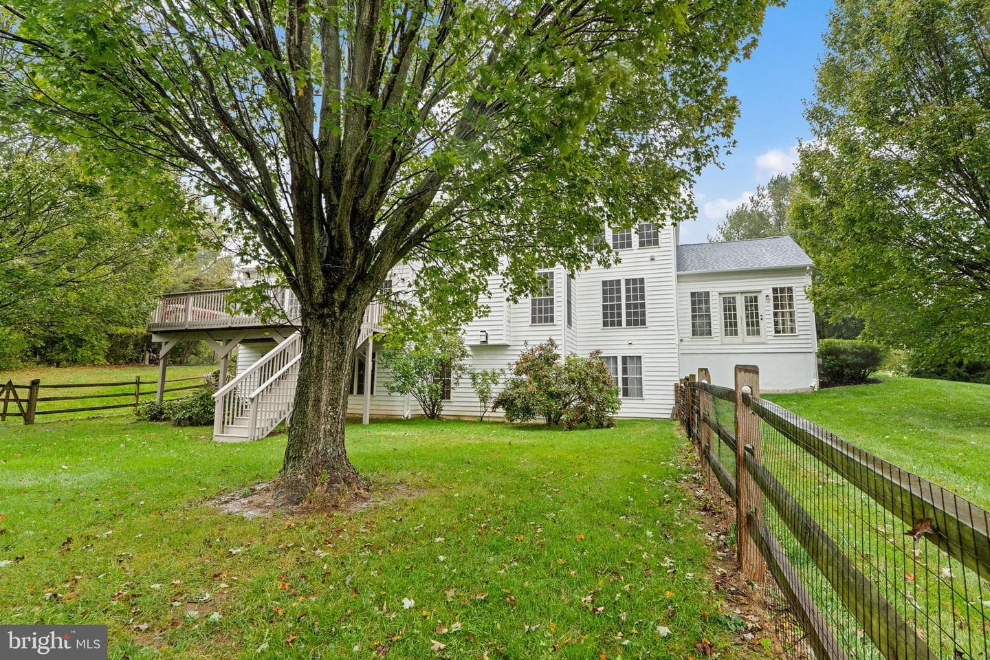 200 Armitage Court photo 98