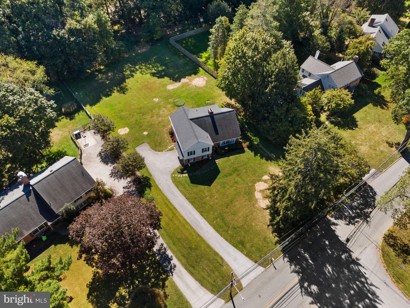 962 Weadley Road photo 3