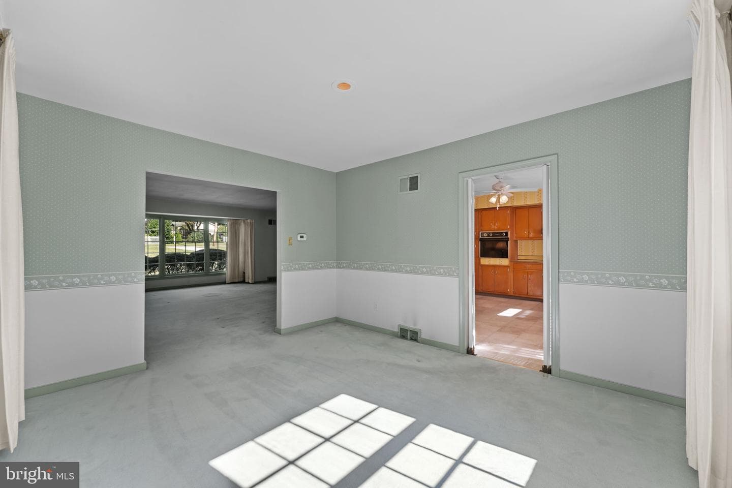 962 Weadley Road photo 9