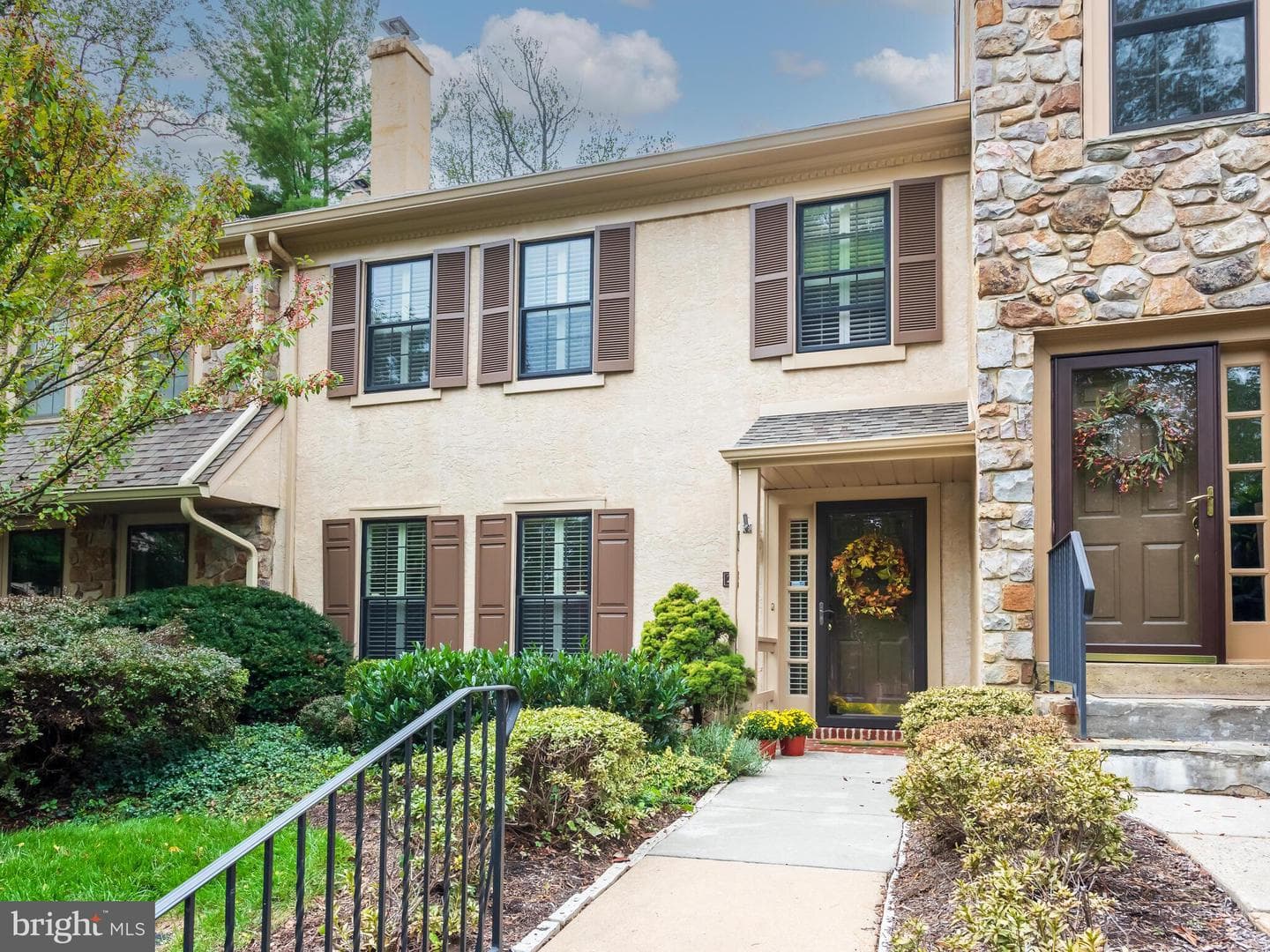2104 Weatherstone Drive photo 2