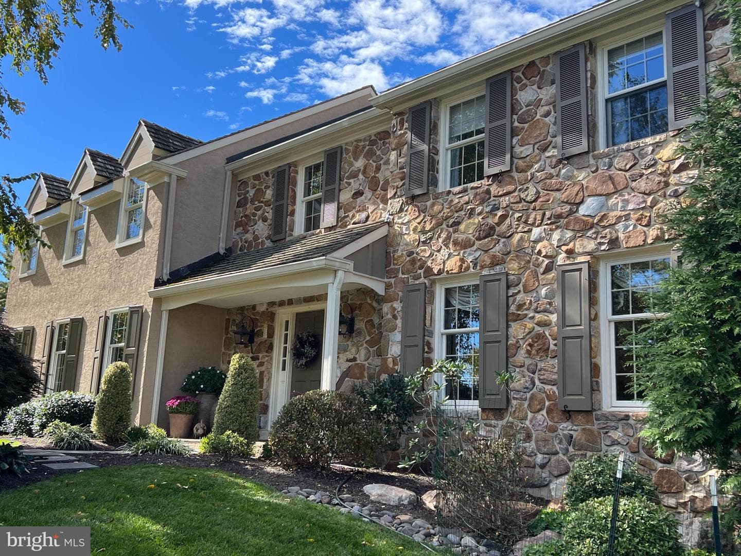 287 Stonegate Drive photo 1