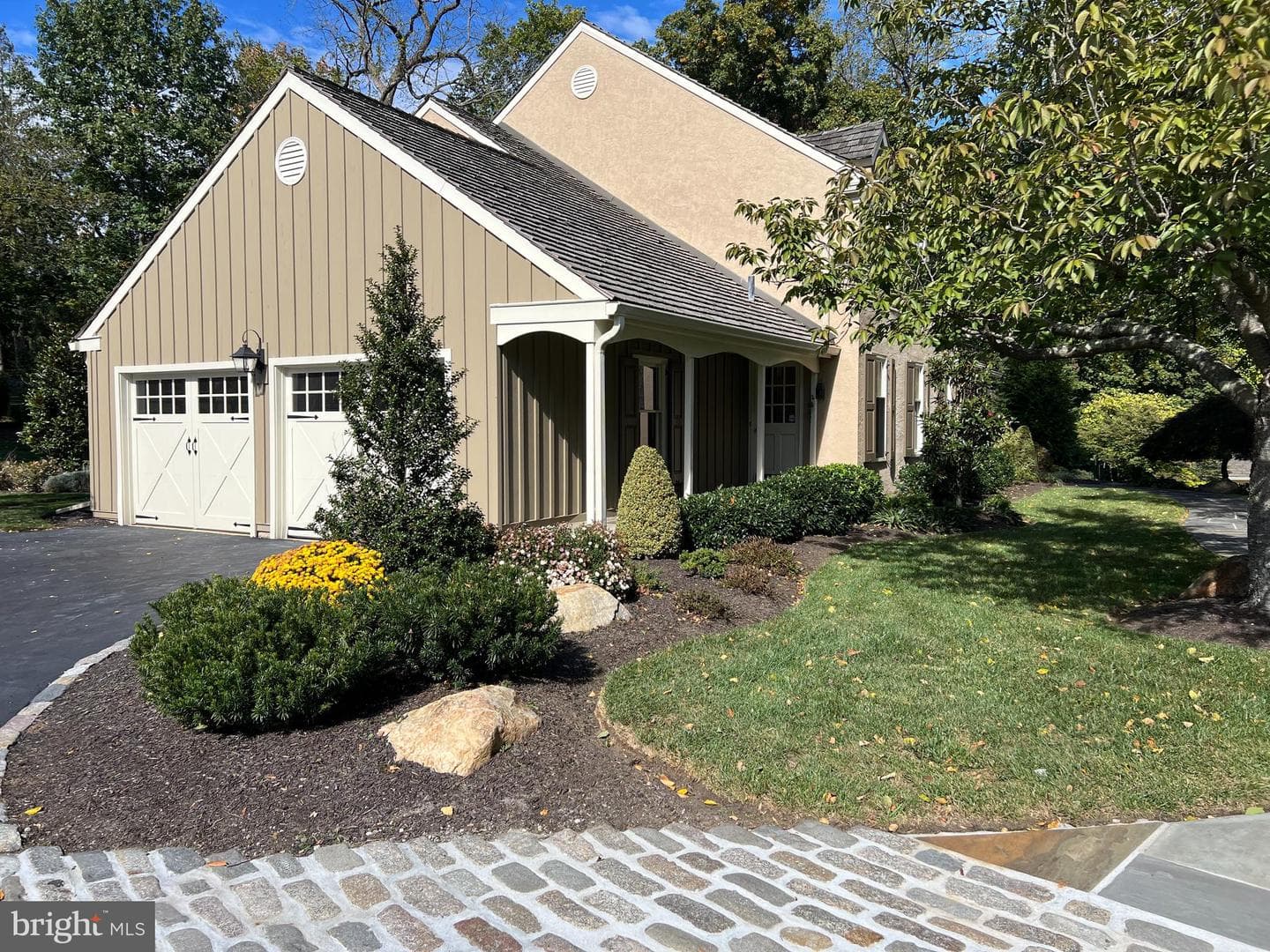 287 Stonegate Drive photo 4