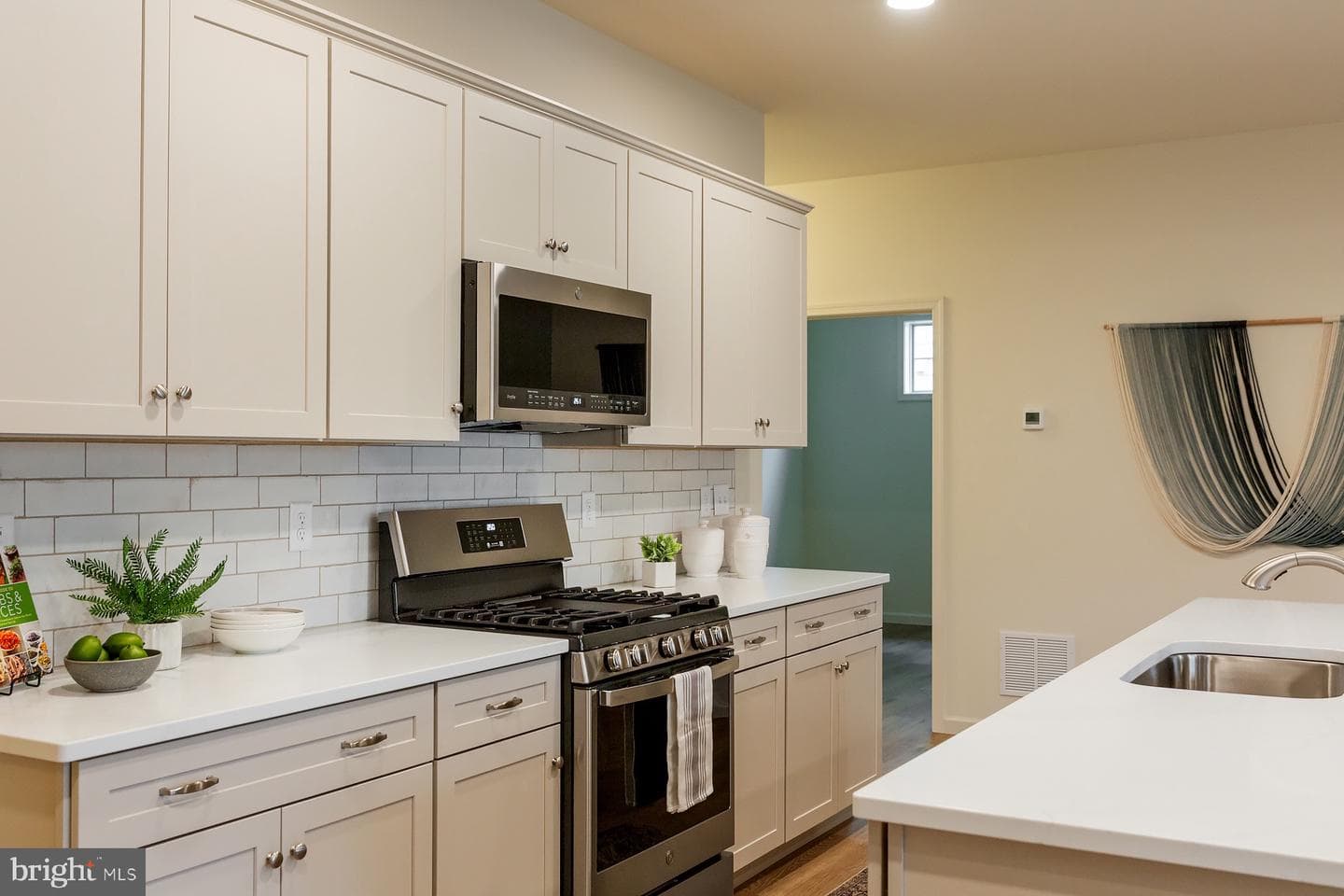 604 Greenbriar Path photo 11