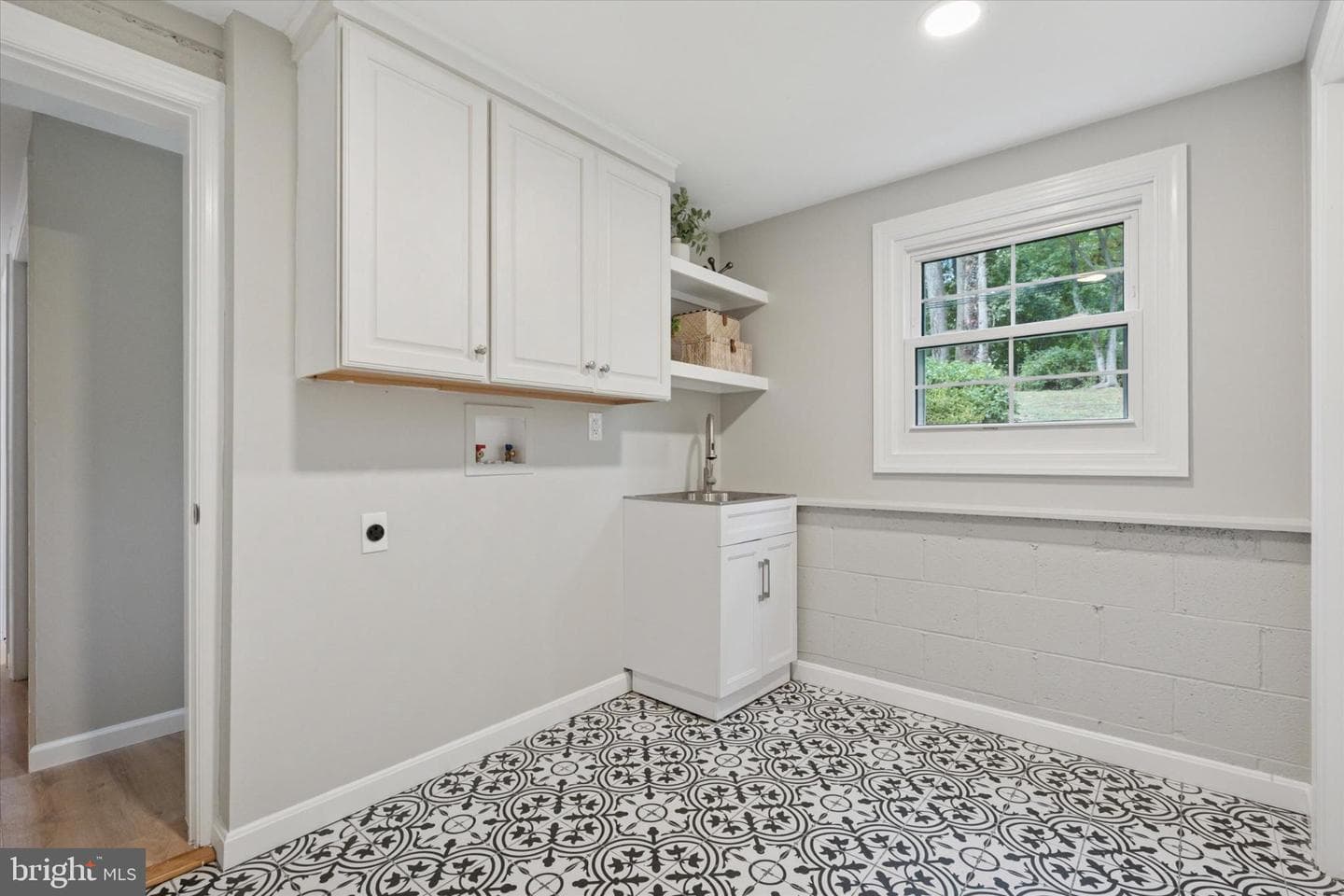 9 Bryan Avenue photo 11