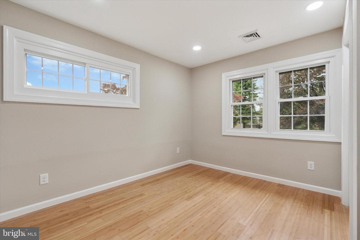 9 Bryan Avenue photo 16