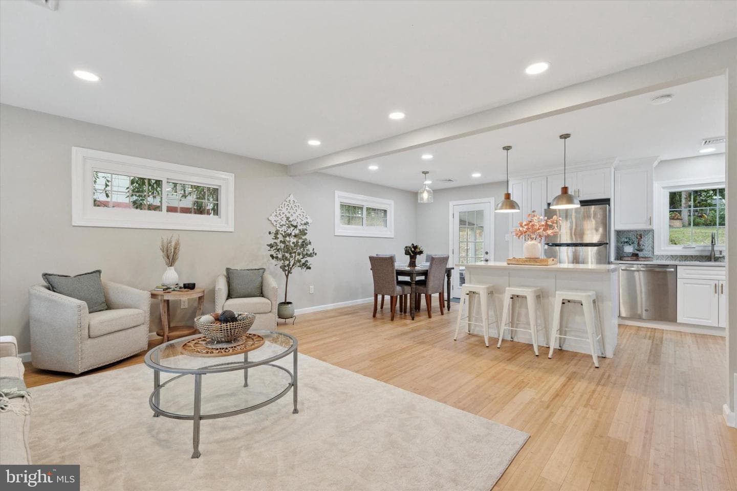 9 Bryan Avenue photo 2