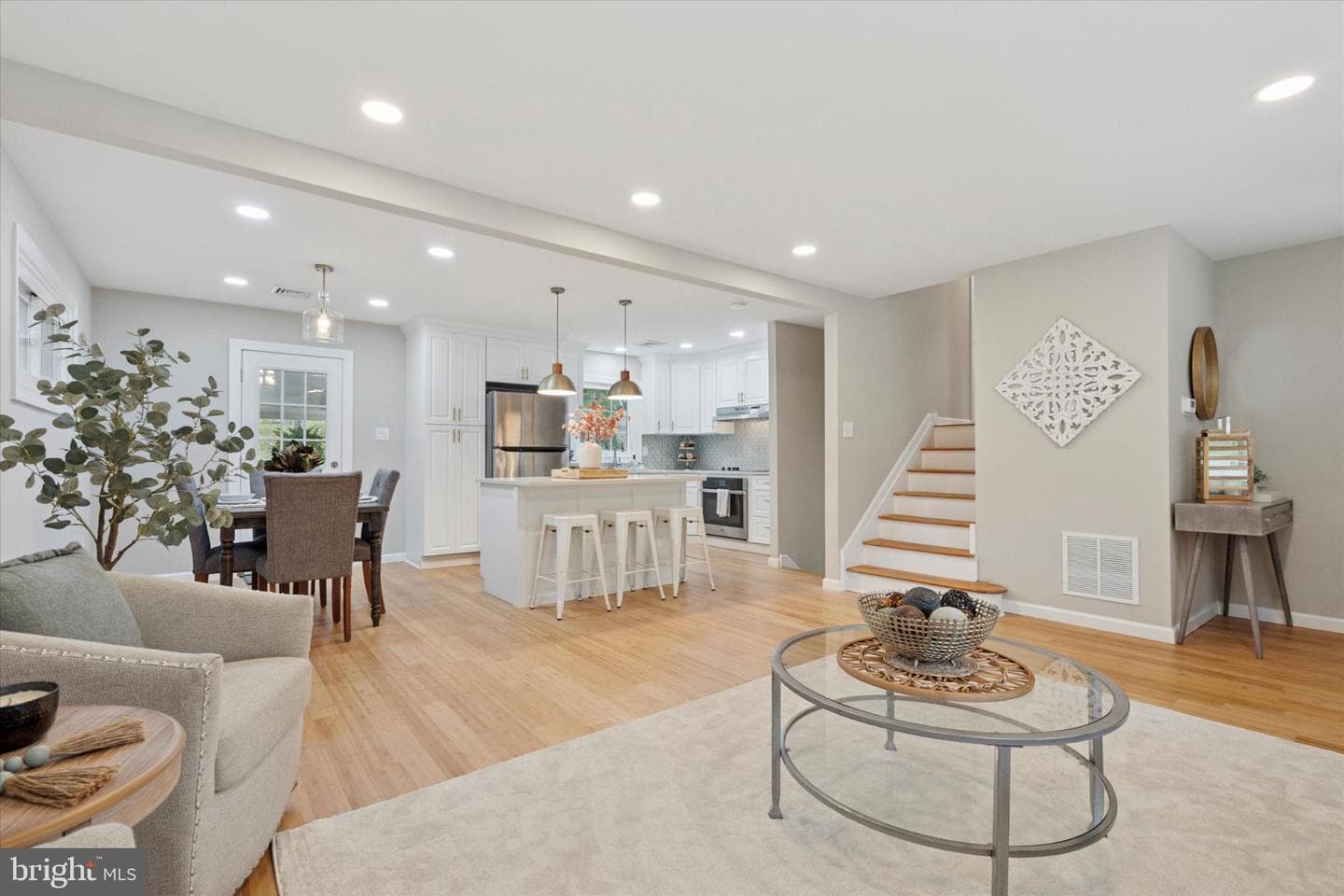 9 Bryan Avenue photo 3