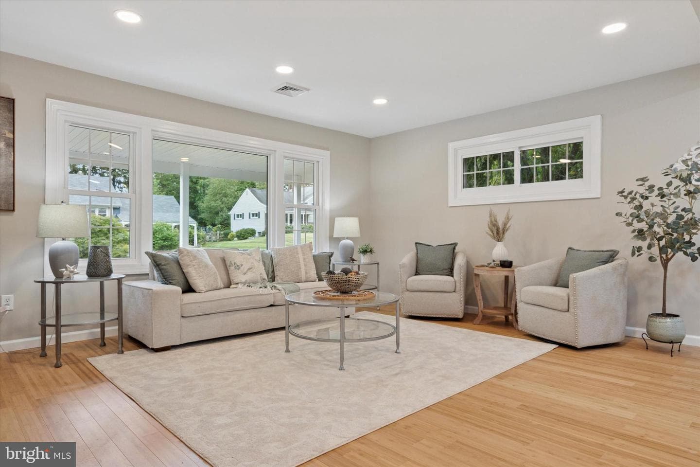 9 Bryan Avenue photo 4