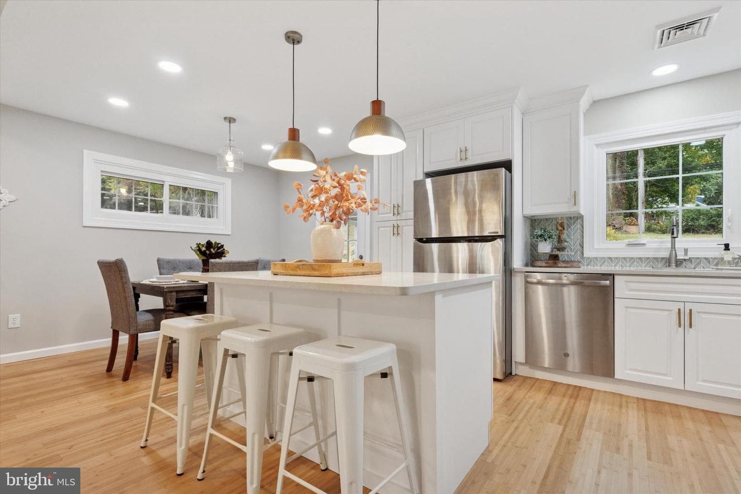 9 Bryan Avenue photo 5