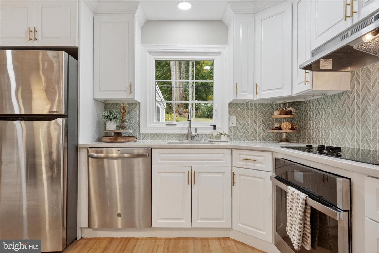 9 Bryan Avenue photo 6