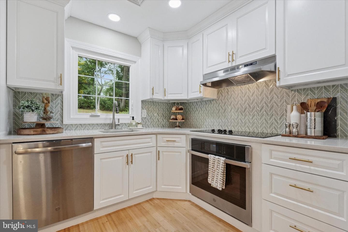 9 Bryan Avenue photo 7