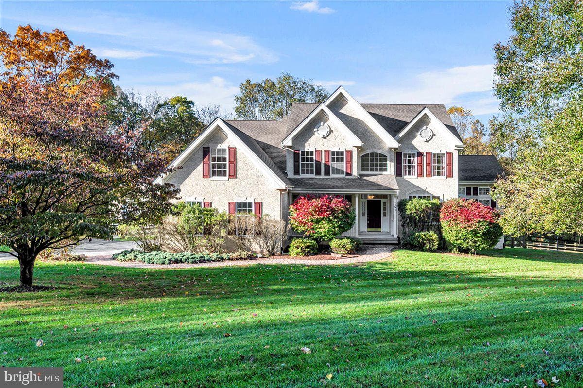 54 Mccormick Way photo 1