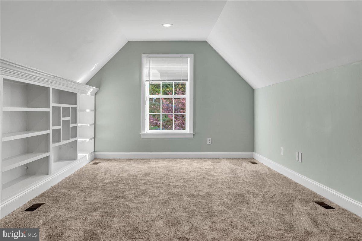 54 Mccormick Way photo 24