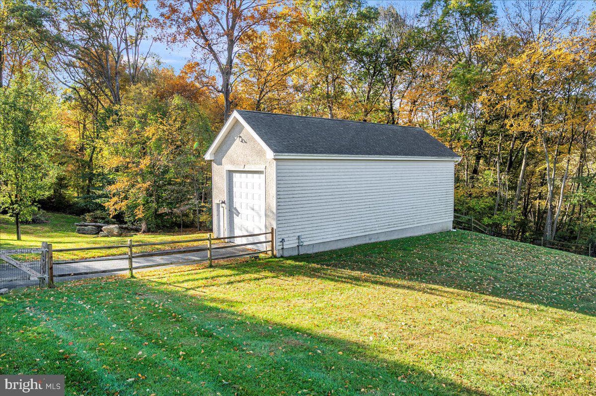 54 Mccormick Way photo 35