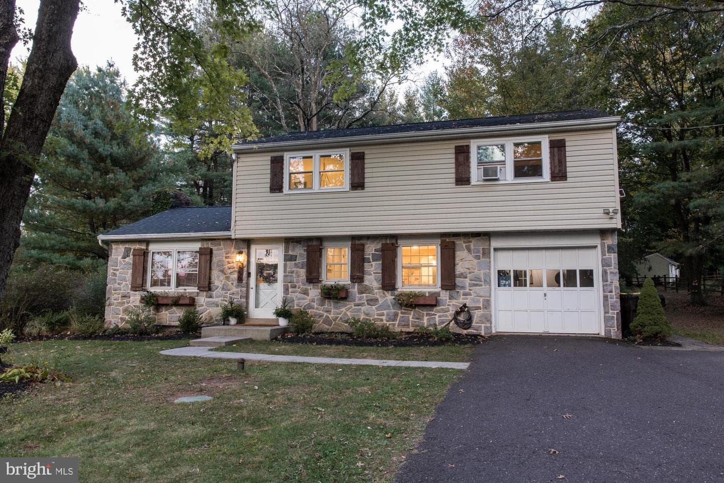 550 Ebelhare Road photo 2