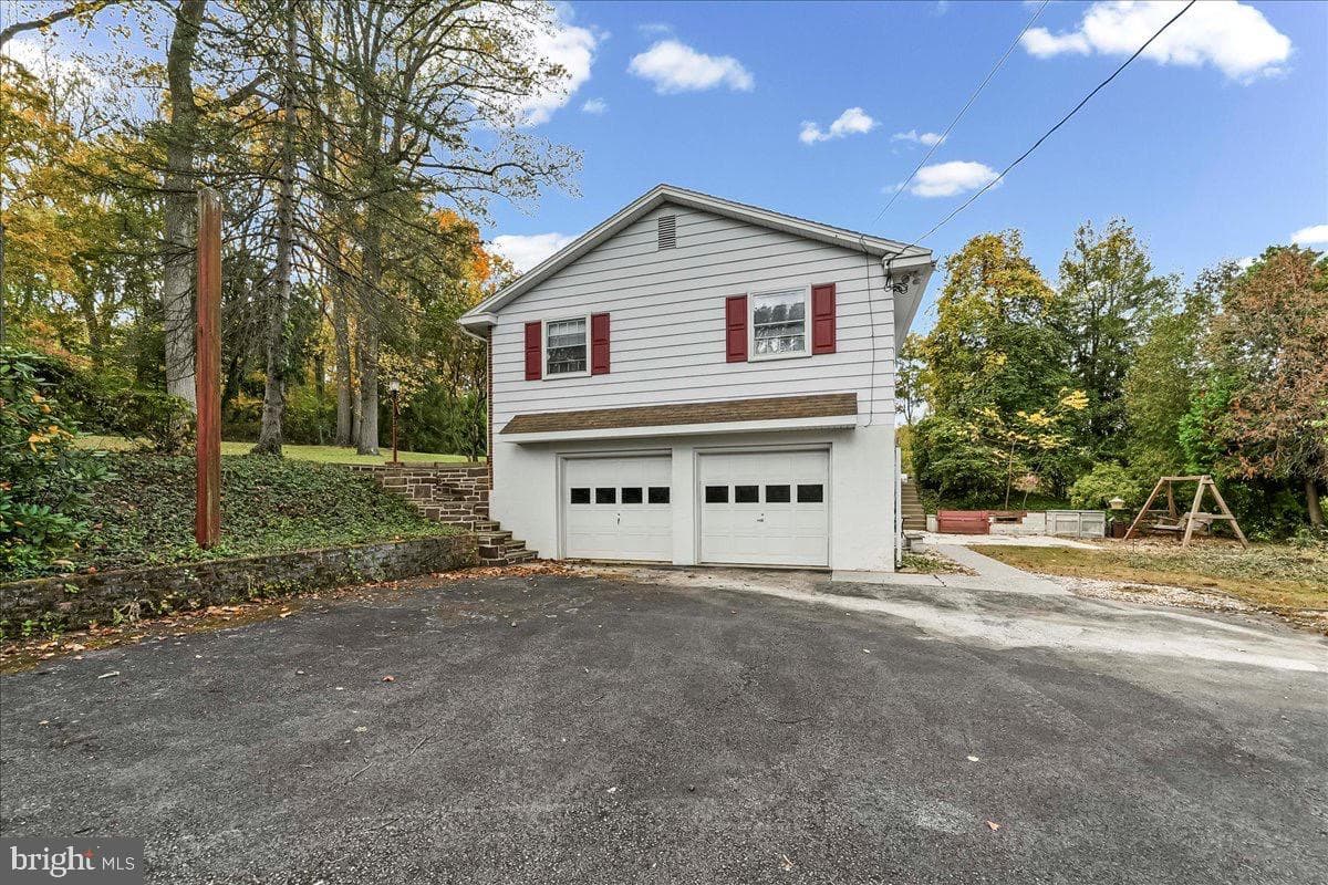 146 Hilltop Road photo 21