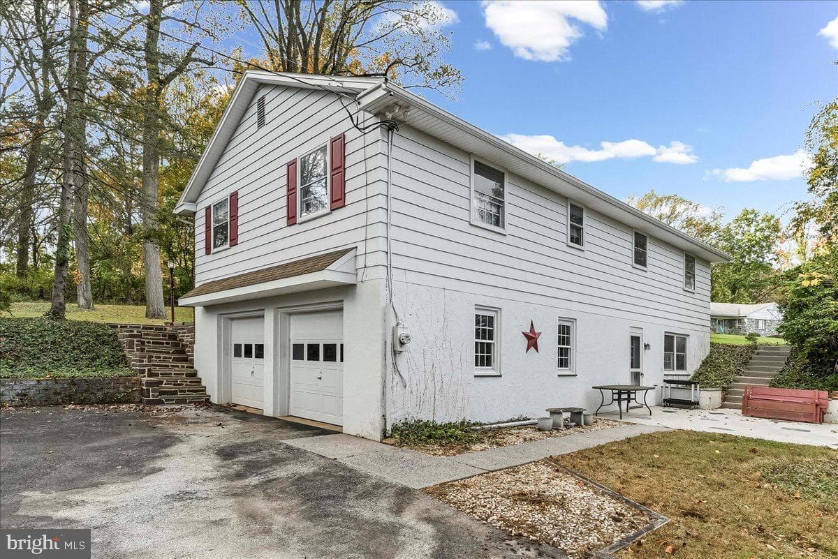 146 Hilltop Road photo 22