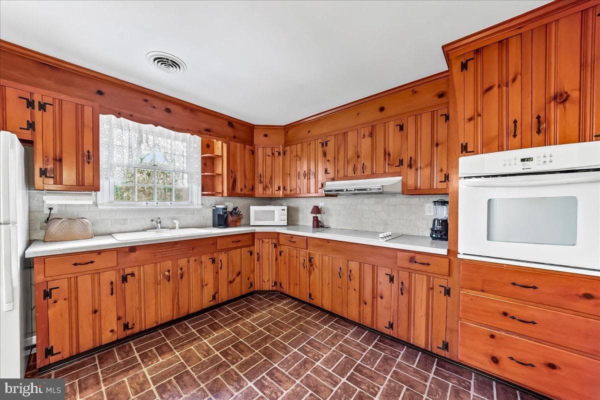 146 Hilltop Road photo 8
