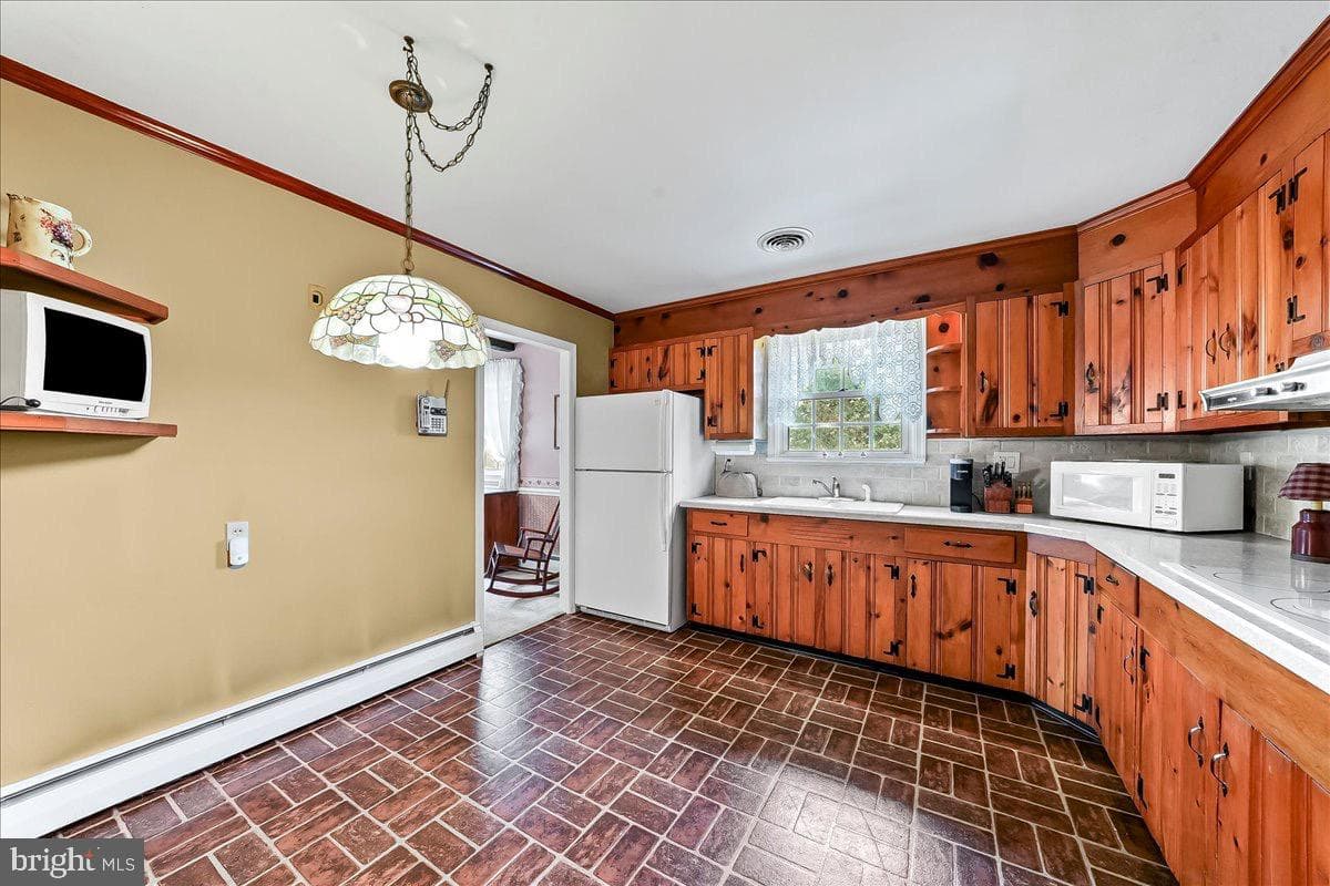 146 Hilltop Road photo 9
