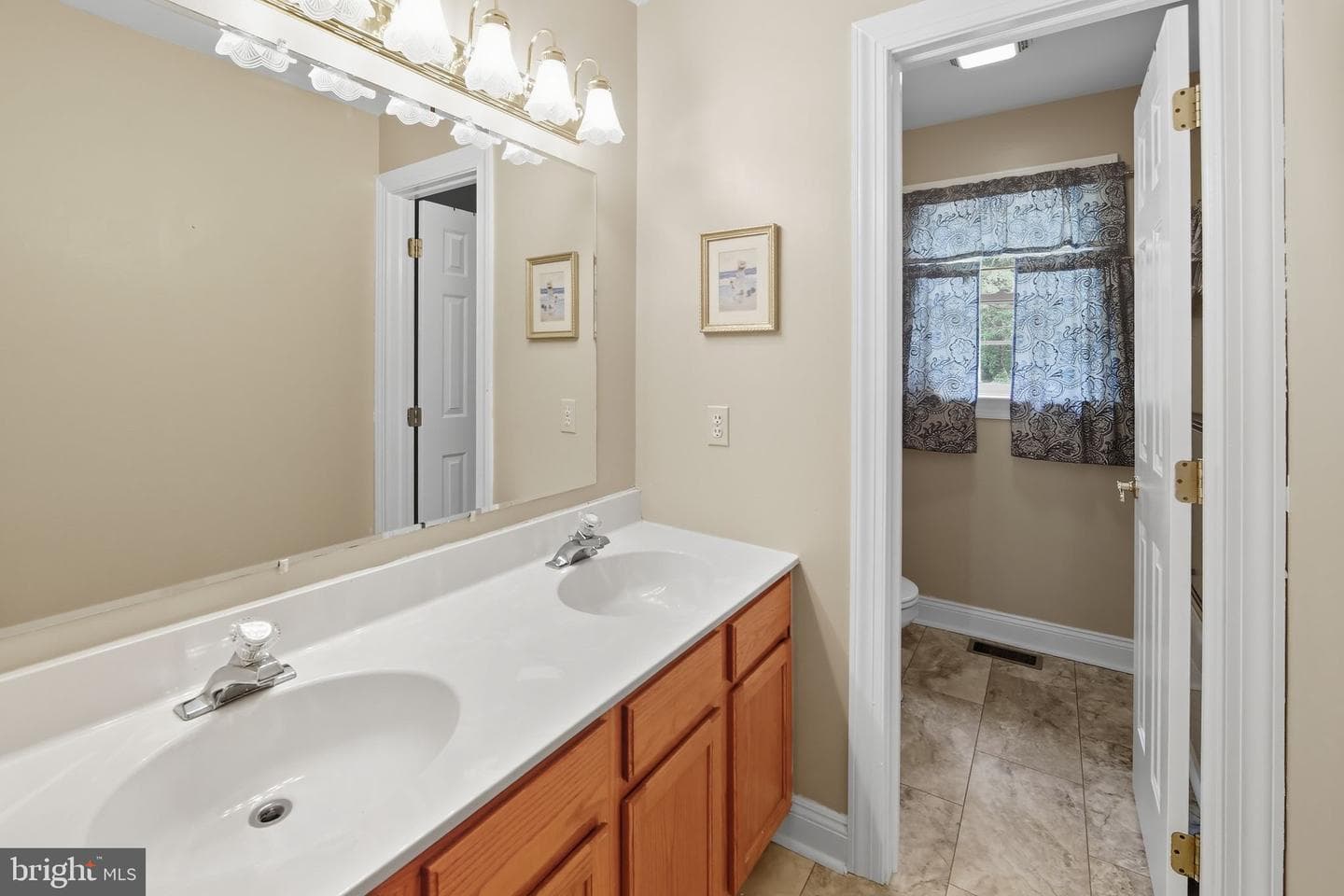 530 Legion Drive photo 29