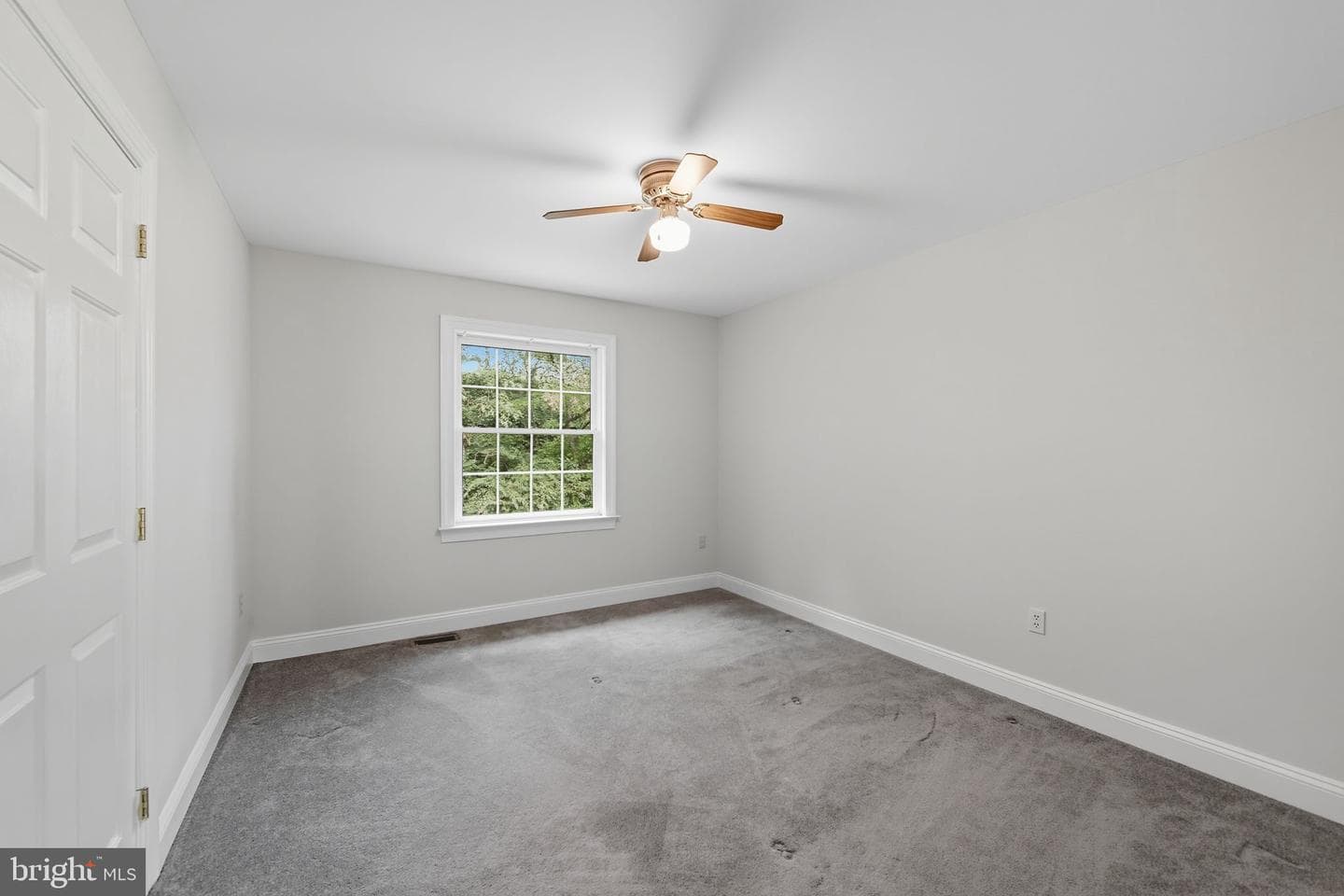 530 Legion Drive photo 34