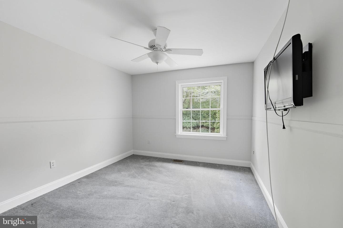 530 Legion Drive photo 35